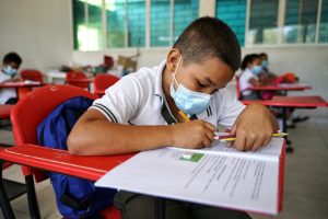 Bolívar apunta a un retorno a las aulas de forma segura y gradual