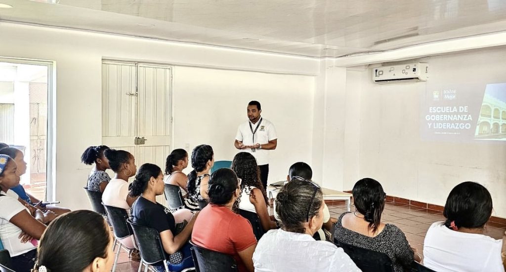 TALLER DE LIDERAZGO COMUNITARIO DIRIGIDO A MADRES CABEZA DE FAMILIA Y JÓVENES DEL MUNICIPIO DE TURBANA.
