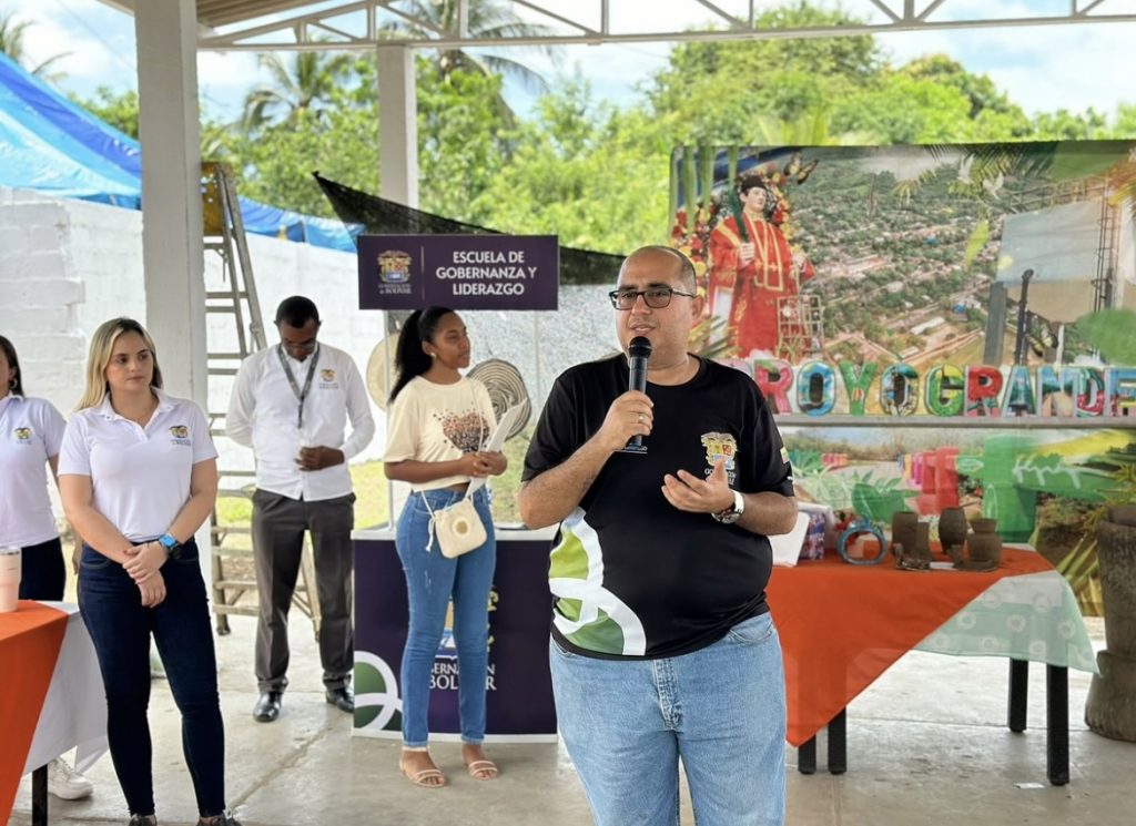OFERTA INSTITUCIONAL CON LA ASOCIACIÓN DE MUJERES ARTESANAS AFRODESCENDIENTES DE ARROYO GRANDE.