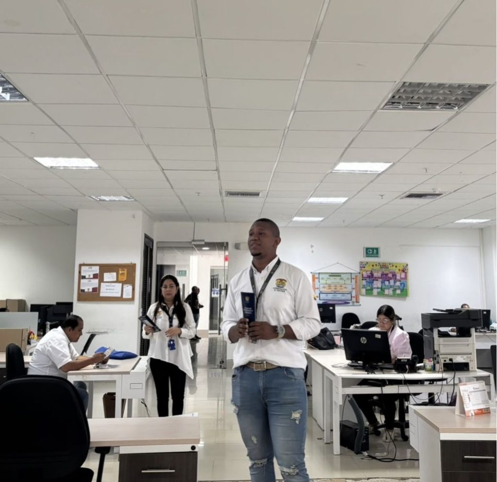 LLEVANDO NUESTRA OFERTA INSTITUCIONAL A CADA DEPENDENCIA DE LA GOBERNACION DE BOLIVAR.