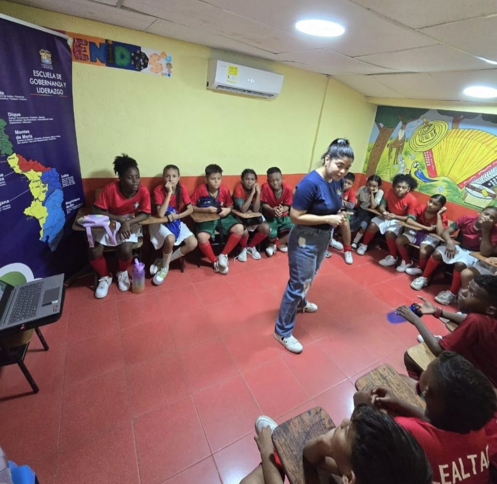 LLEVAMOS NUESTRA OFERTA INSTITUCIONAL DE ORGULLO BOLIVARENSE AL CENTRO EDUCATIVO EDUCANDO POR LA PAZ.
