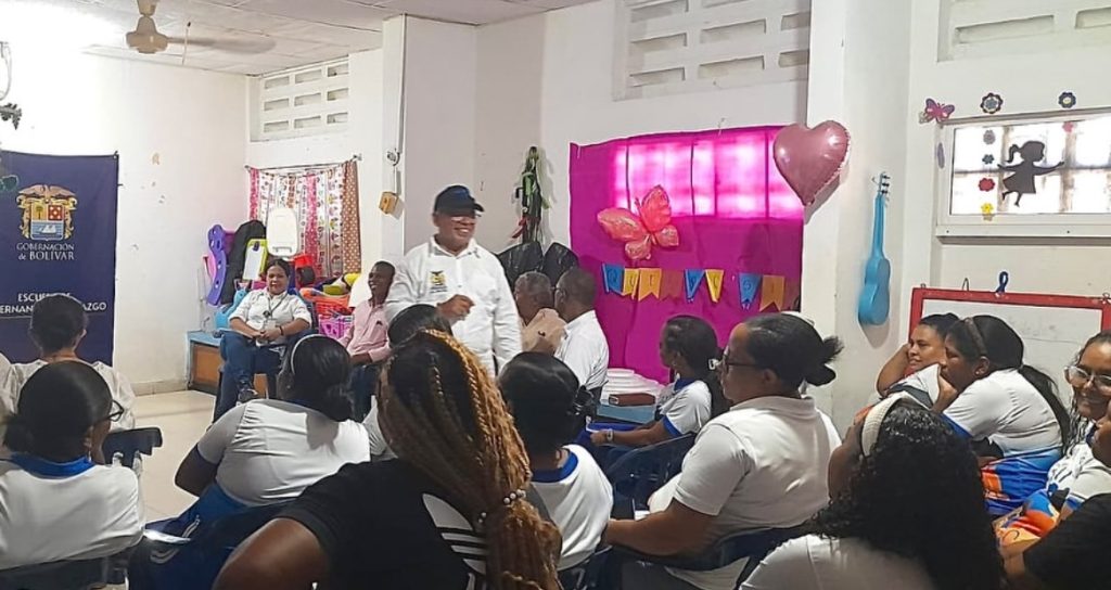 TALLER DE LIDERAZGO EN EL HOGAR INFANTIL DON BLAS EN EL BARRIO LA ESPERANZA.