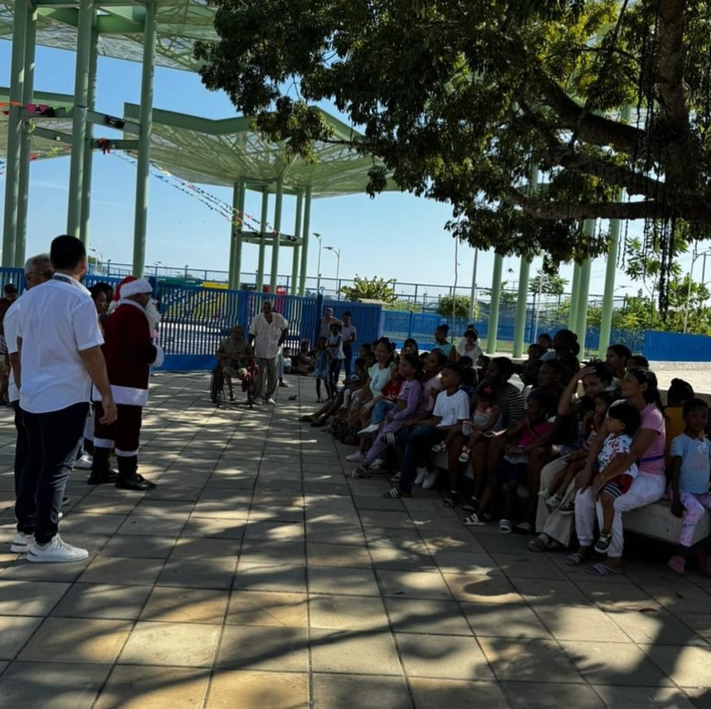 NOS UNIMOS A LA SECRETARÍA DE MOVILIDAD, PARA LLEVAR ACTIVIDAD NAVIDEÑA, EN EL MEGA PARQUE DEL BARRIO BICENTENARIO.
