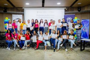 En Cicuco y Talaigua, mujeres fortalecen capacidades productivas con cursos de belleza