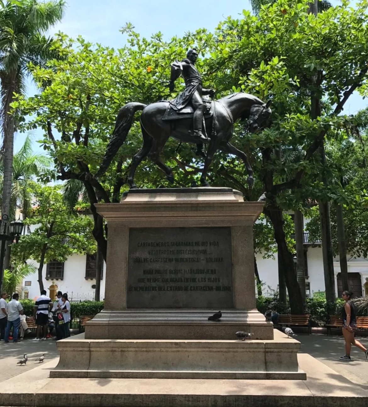 "MANTENIMIENTO EN EL PARQUE DE BOLIVAR"