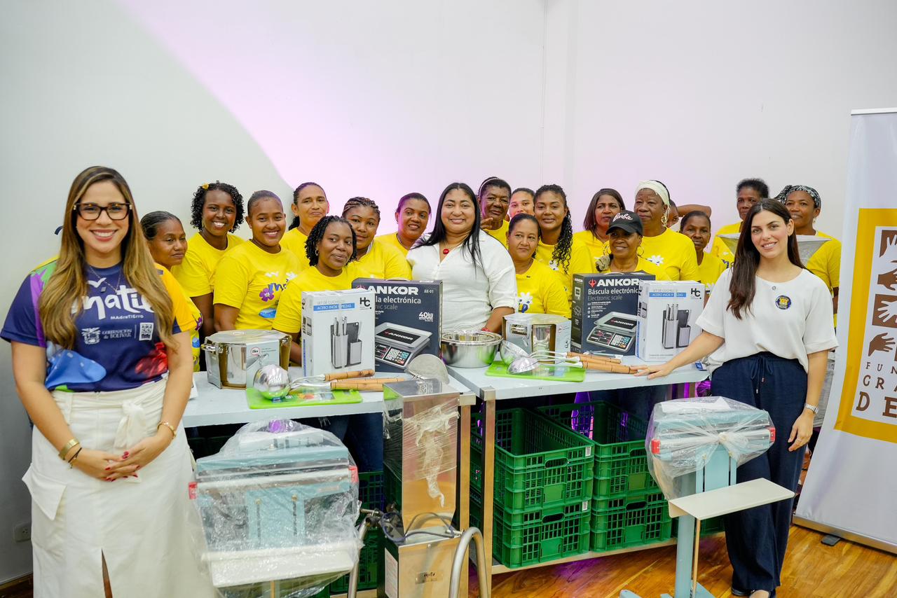Gobernación de Bolívar entrega maquinaria a asociaciones productivas de mujeres rurales